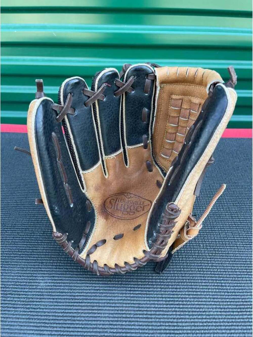 Louisville Slugger Genesis 1884 Baseball Glove 11" LHT FGGN14SBN110LHT